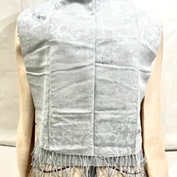 🔥🔥Pierre Cardin 100% Wool Scarf 60" x 20" Silver Metalic Shine Fringe (43) - Picture 7 of 10